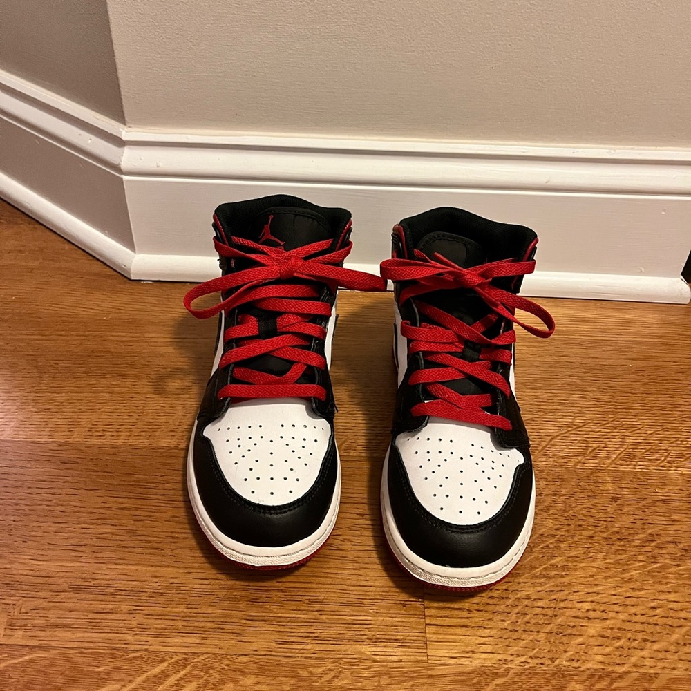 Kids Nike Air Jordan sneakers size 5.5 youth